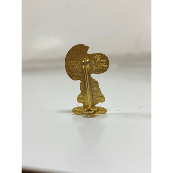 Vintage Snoopy "Hero" enamel pin - Picture 2 of 2